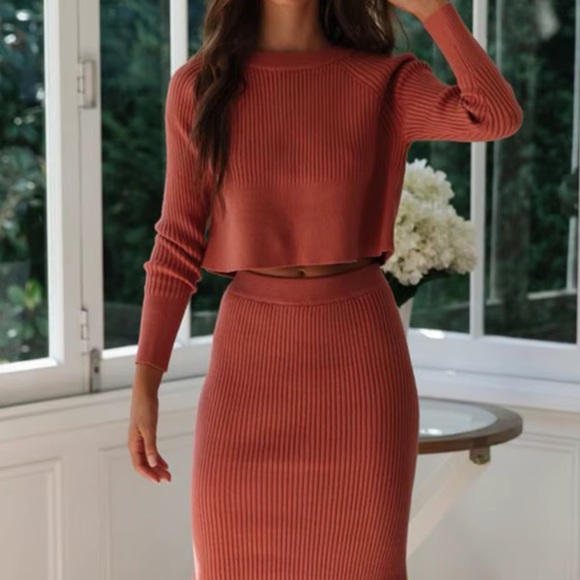 Elegant Rust/Pink Knit Skirt Set - Picture 2 of 7